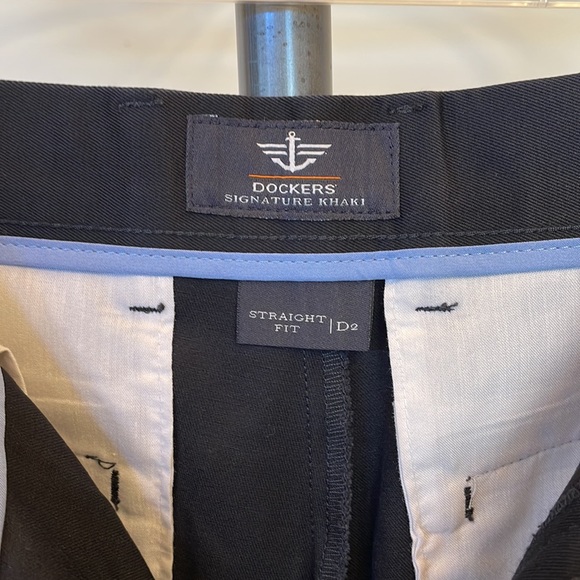 Brand new Mens Dockers black khaki pants. Size 34x32. - Picture 3 of 4